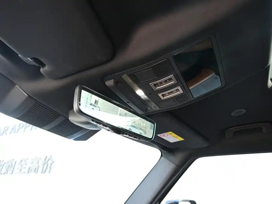 Land Rover Defender 2024 110 5.0T V8 фото 25