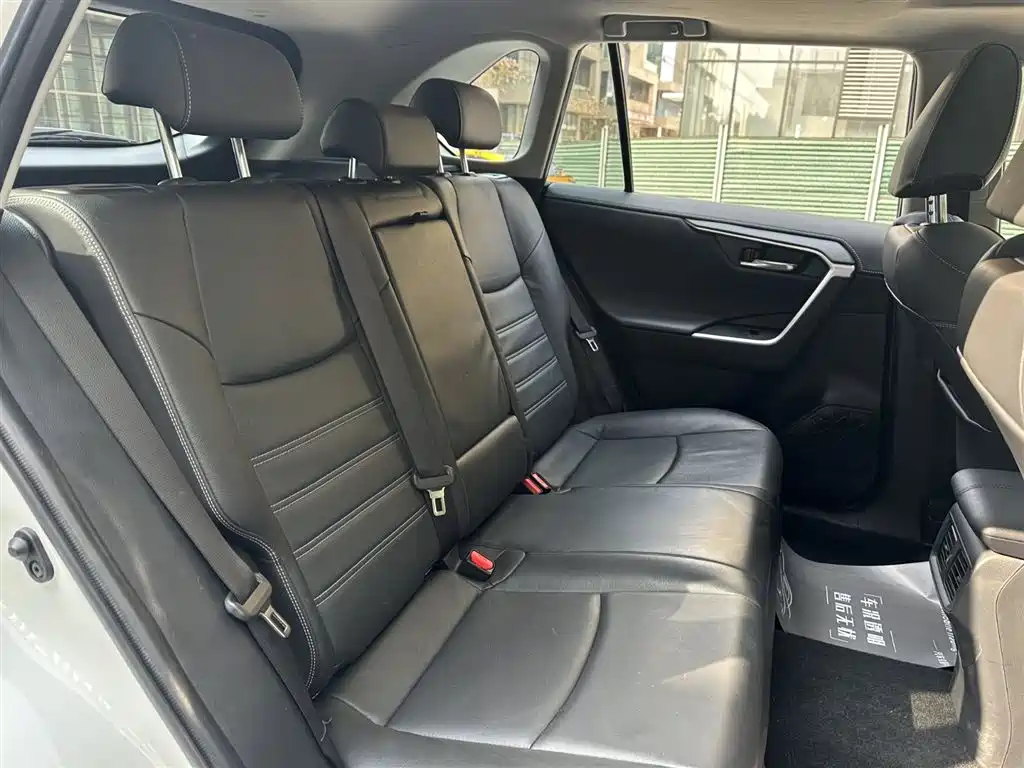 Toyota RAV4 Rongfang 2022 Hybrid 2.5L E-CVT 4WD Elite Plus Edition фото 15