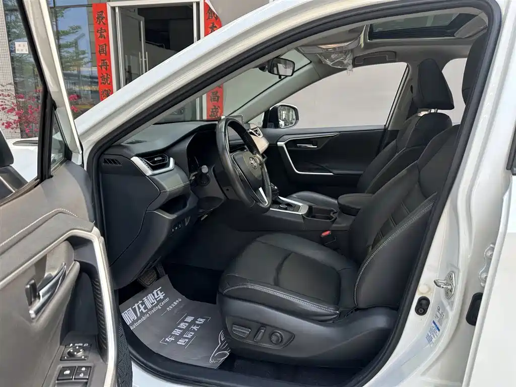 Toyota RAV4 Rongfang 2022 Hybrid 2.5L E-CVT 4WD Elite Plus Edition фото 10