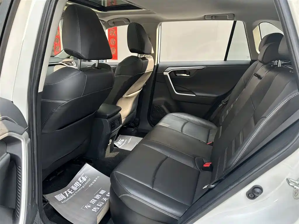 Toyota RAV4 Rongfang 2022 Hybrid 2.5L E-CVT 4WD Elite Plus Edition фото 12