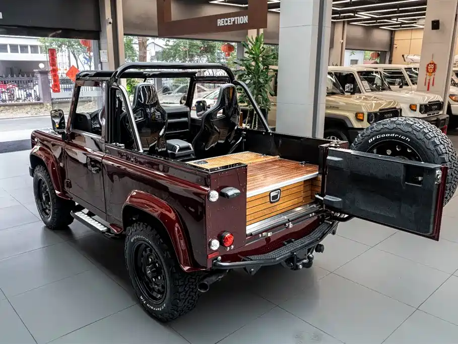 Land Rover Defender фото 11