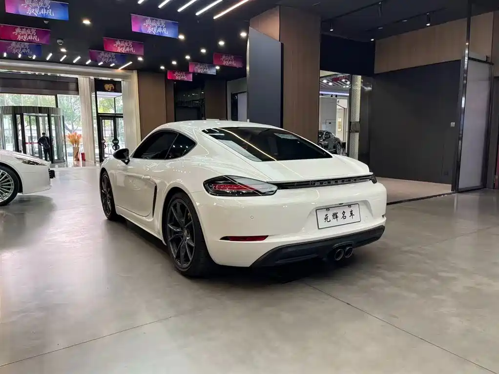 Porsche 718 2019 Cayman T 2.0T фото 16