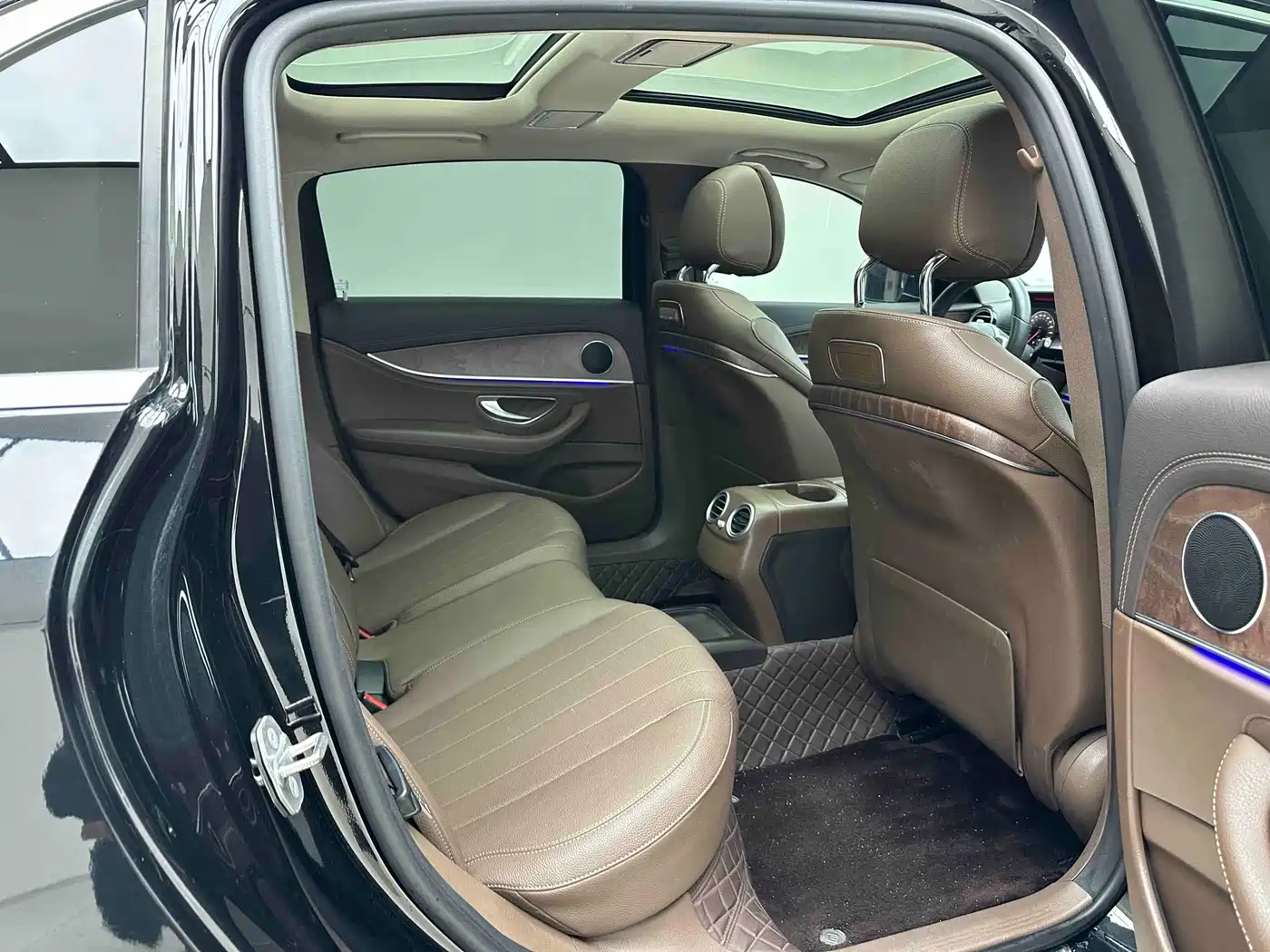 Mercedes-Benz E-Class New Energy 2020 E 300 e L фото 16