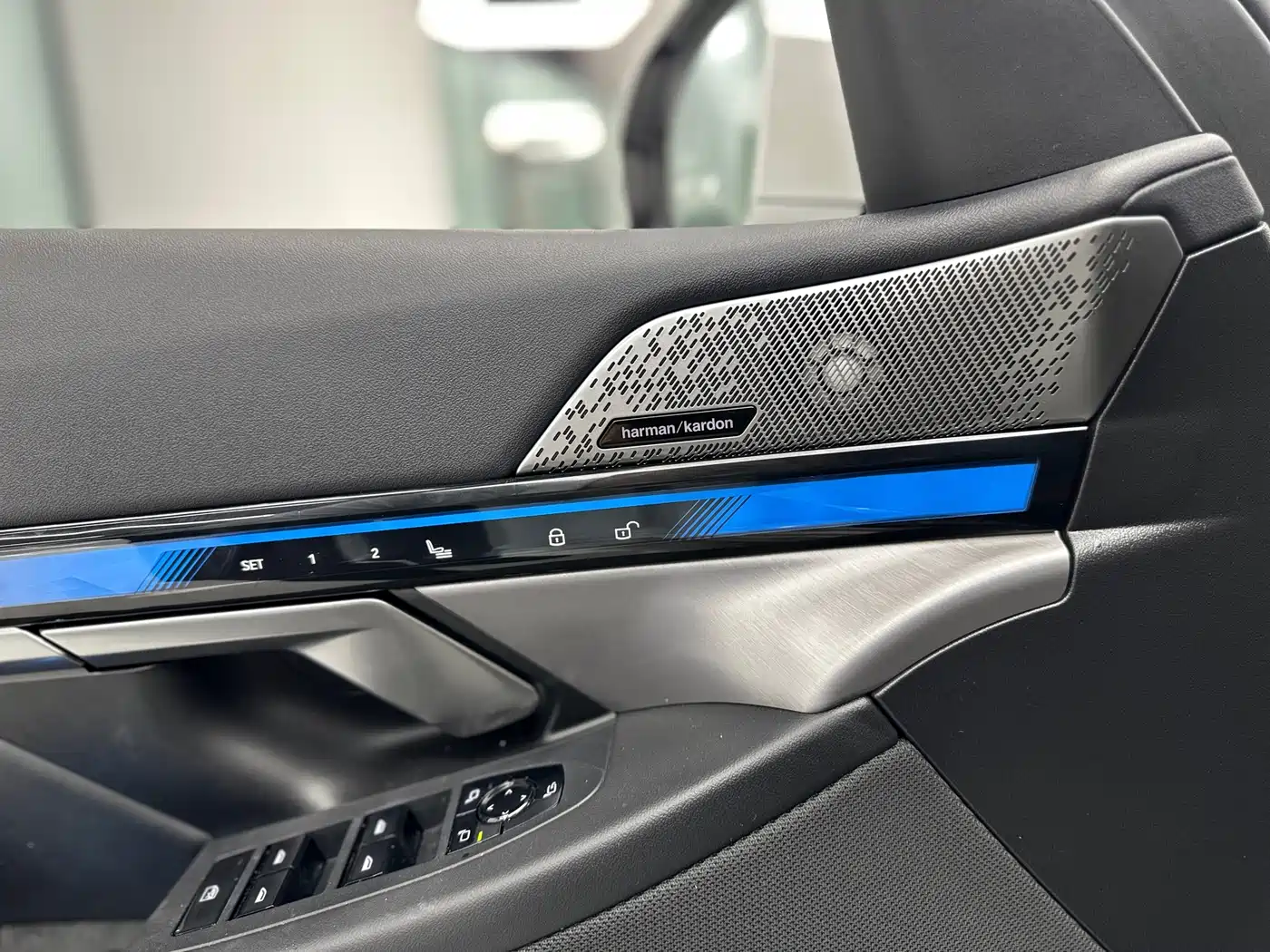 BMW 5 Series 2024 530Li Leading M Sport Package фото 8