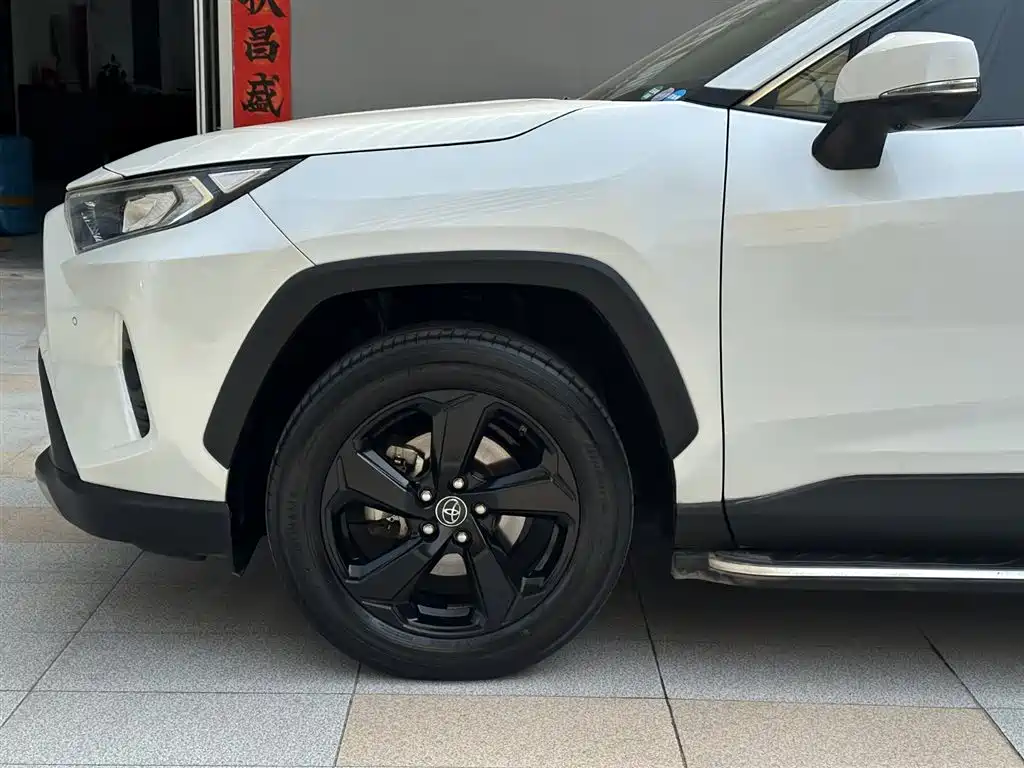 Toyota RAV4 Rongfang 2022 Hybrid 2.5L E-CVT 4WD Elite Plus Edition фото 23