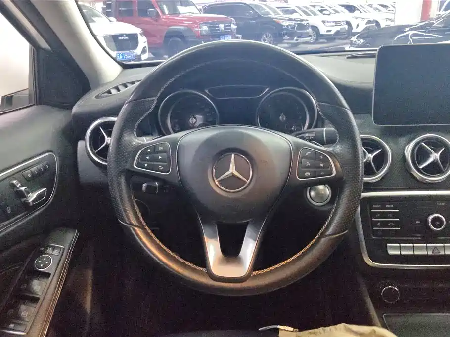 Mercedes-Benz GLA 2018 GLA 200 Fashion фото 15