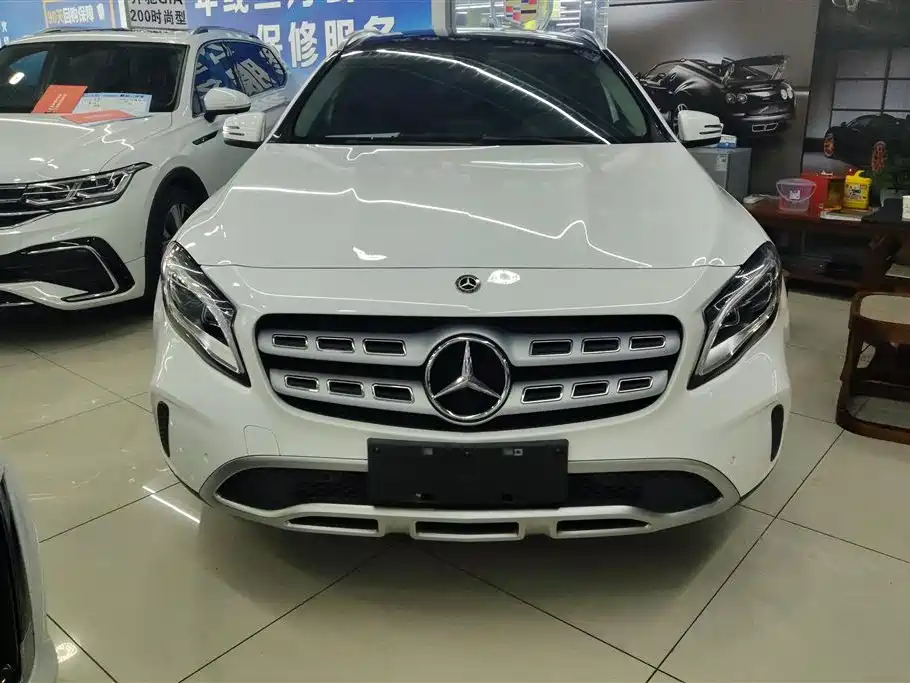 Mercedes-Benz GLA 2018 GLA 200 Fashion фото 2