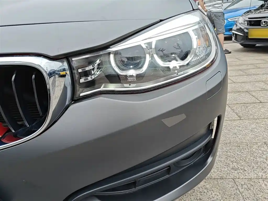 BMW 3 Series GT 2013 Model 320i Leading фото 24