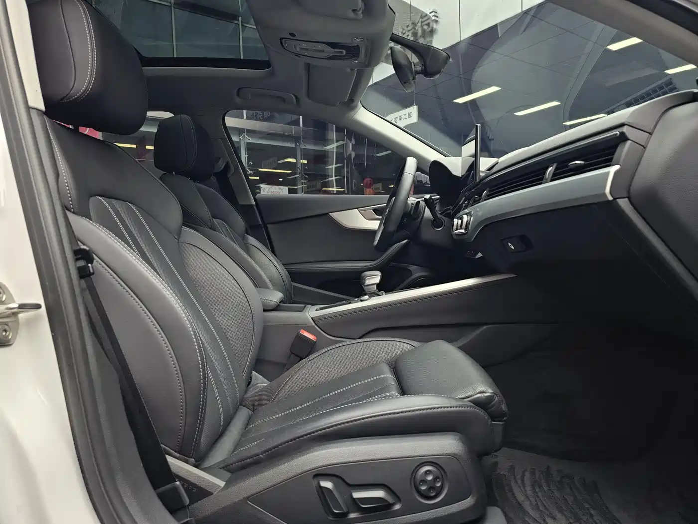 Audi A4L 2023 40 TFSI Luxury Sport фото 9