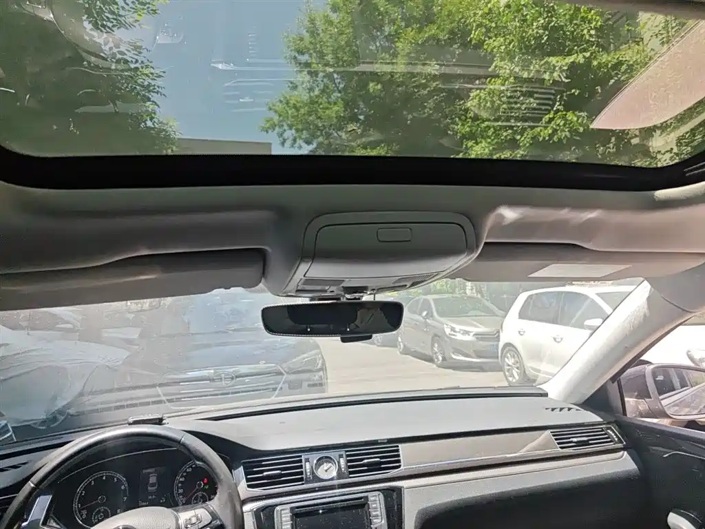Volkswagen Passat 2016 330TSI DSG Executive Edition фото 15