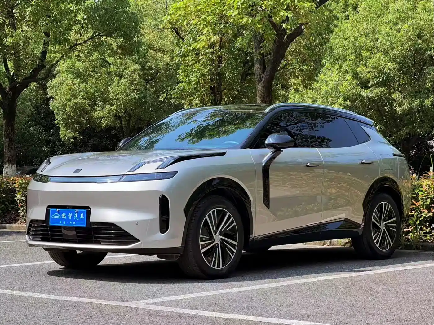 Lynk & Co 08 EM-P 2023 120km Long Range Pro