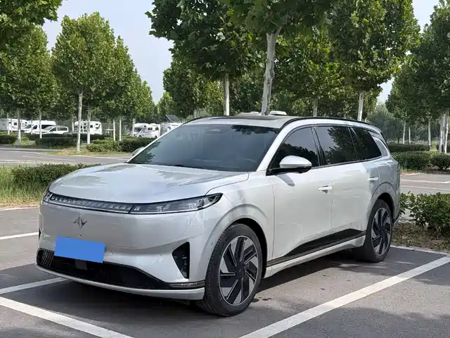 Dongfeng eπ008 210Max, последовательный гибрид, 6 мест