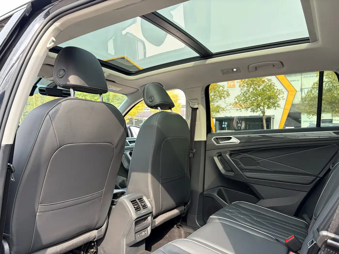 Volkswagen Tiguan L 2024 Outstanding 330TSI Auto 2WD R-Line Dragon Glory Edition фото 9