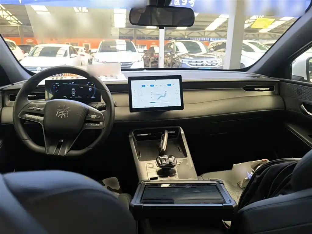 BYD Qin PLUS 2025 DM-i Smart Drive 55KM Leader фото 10