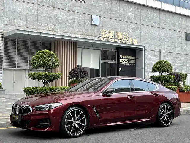 BMW 8 SERIES