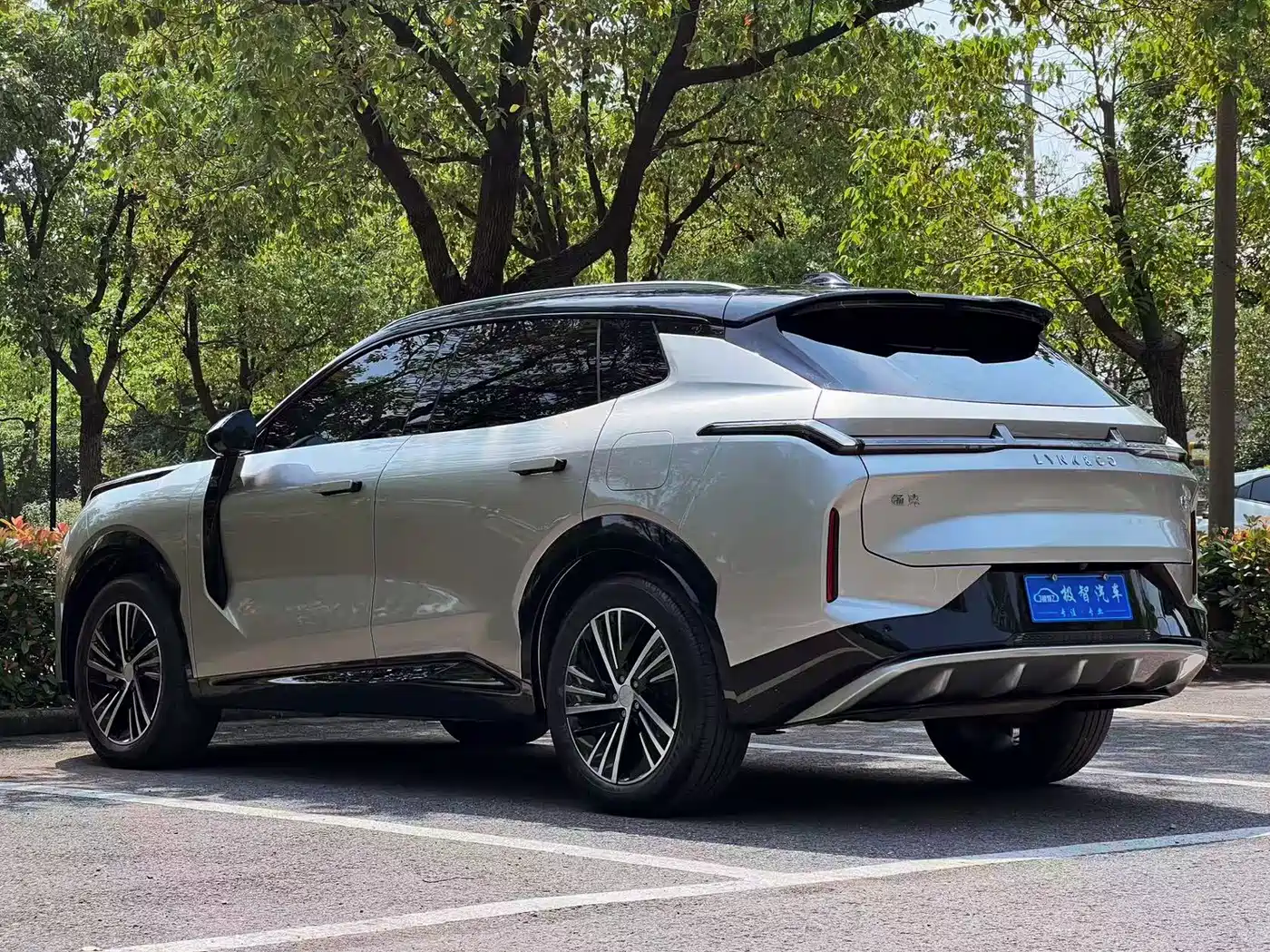 Lynk & Co 08 EM-P 2023 120km Long Range Pro фото 7