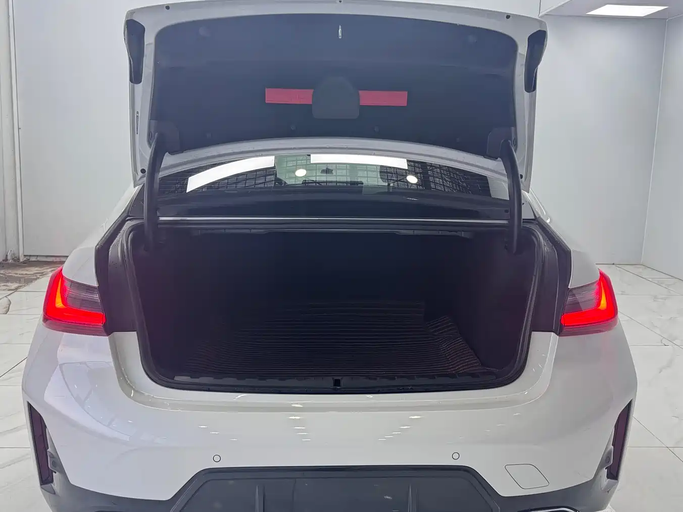 BMW 3 Series 2023 320Li M Sport Package фото 16