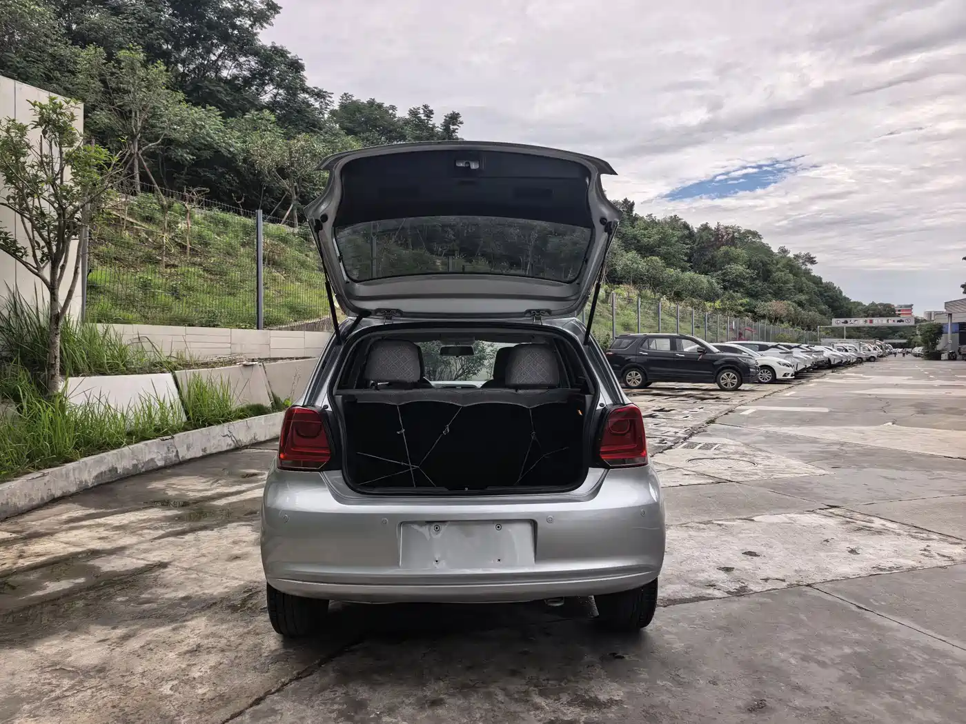 Volkswagen Polo 2013 1.4L Manual Trend Edition фото 8