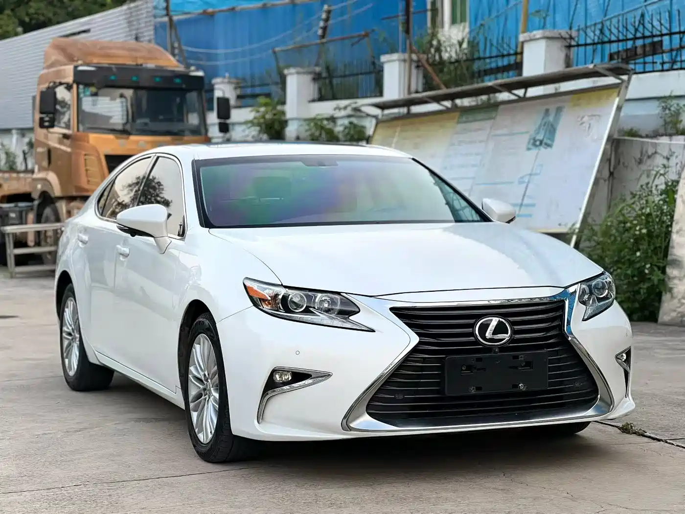 Lexus ES 2015 200 Comfort Edition фото 3