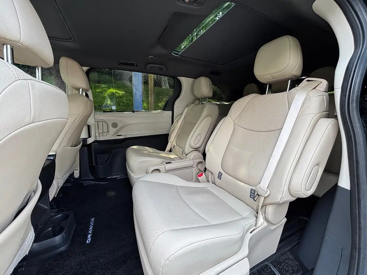 Toyota Granvia 2023 2.5L Hybrid Prestige PLUS Edition фото 18