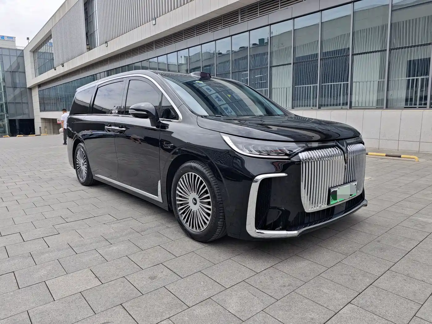 Voyah Auto Voyah Dreamer 2025 PHEV AWD Flagship Qian Kun Edition фото 11