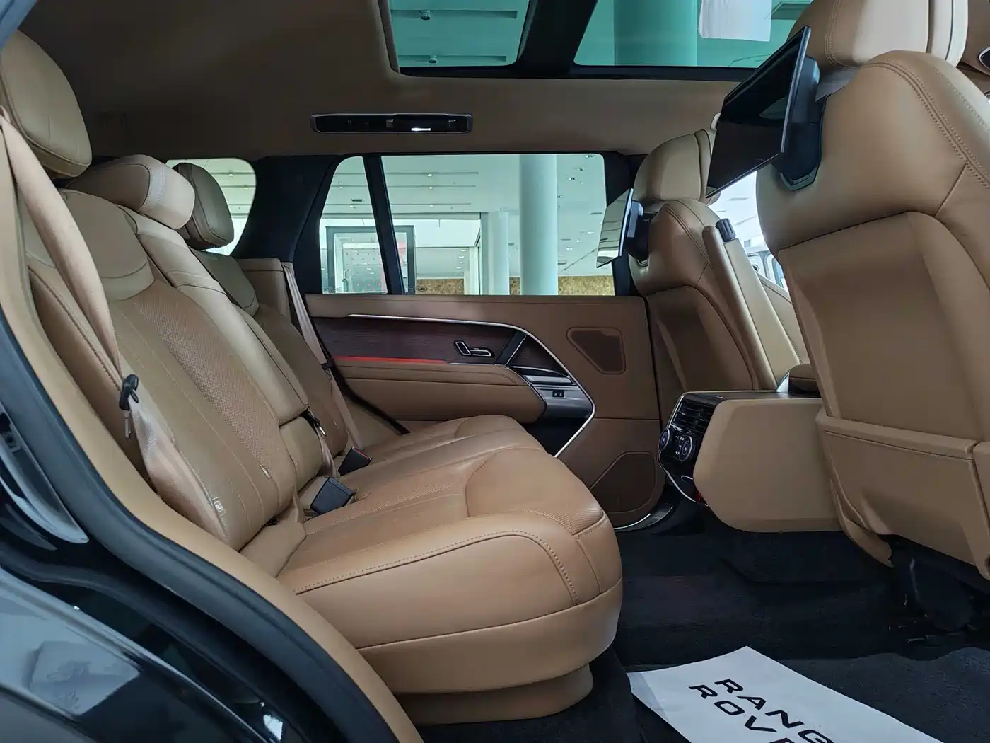 Land Rover Range Rover 2023 3.0 L6 400PS Genesis Extended Version фото 20