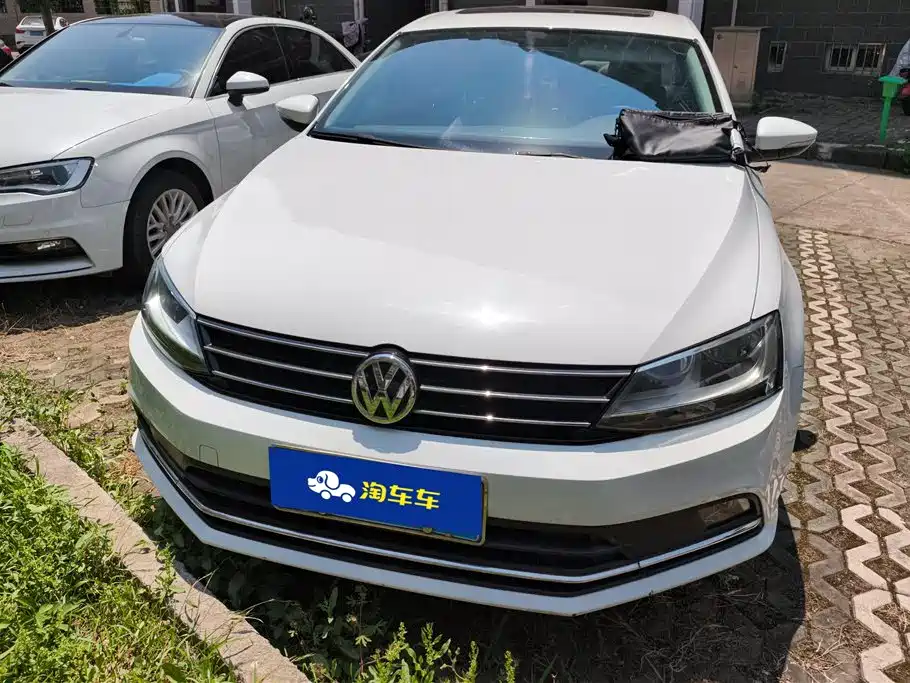 Volkswagen Sagitar 2015 230TSI Automatic Comfort фото 2