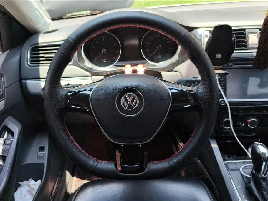 Volkswagen Sagitar 2015 230TSI Automatic Comfort фото 15