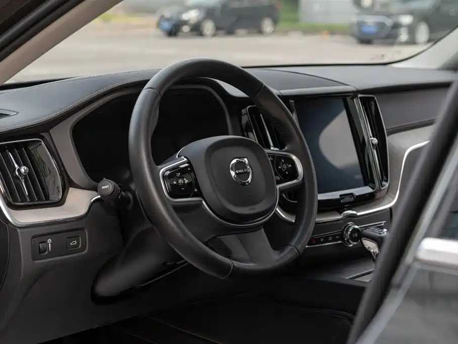 Фото 7 - Volvo XC60