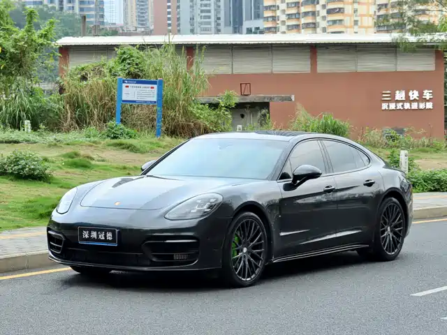 PORSCHE PANAMERA