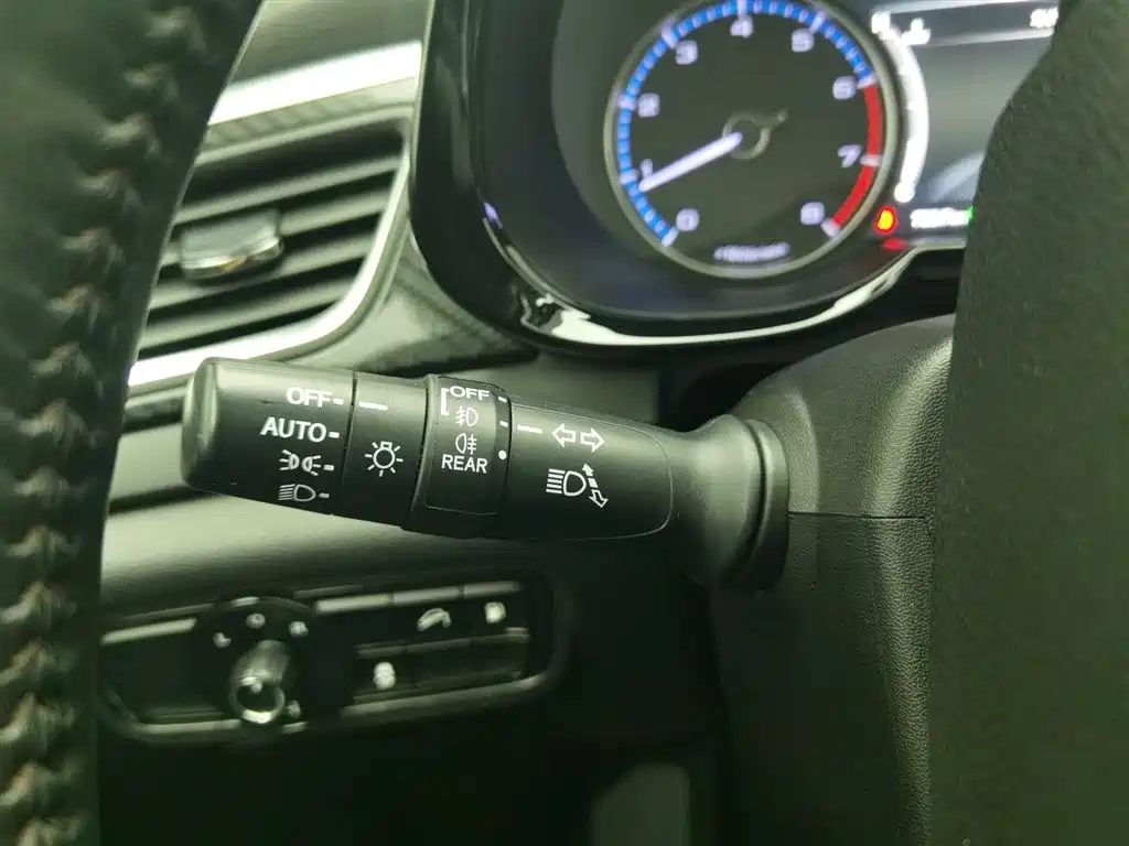 GAC Trumpchi Trumpchi GS7 2017 320T 2WD Luxury Smart Connect фото 21