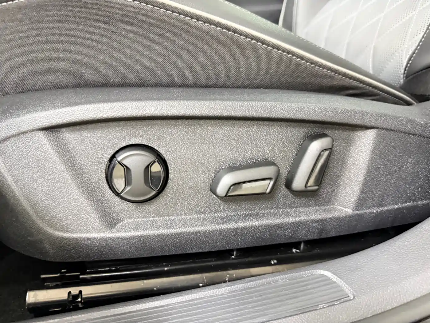 Volkswagen Sagitar 2023 Model Year 280TSI DSG Surpass Edition фото 16