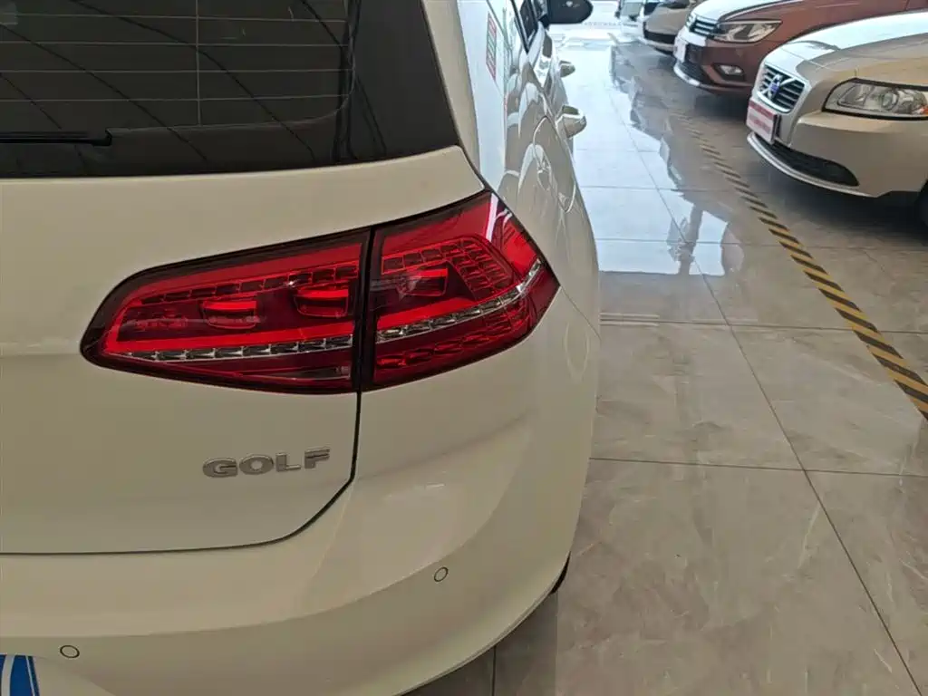 Volkswagen Golf 2015 1.6L Automatic Fashion фото 8