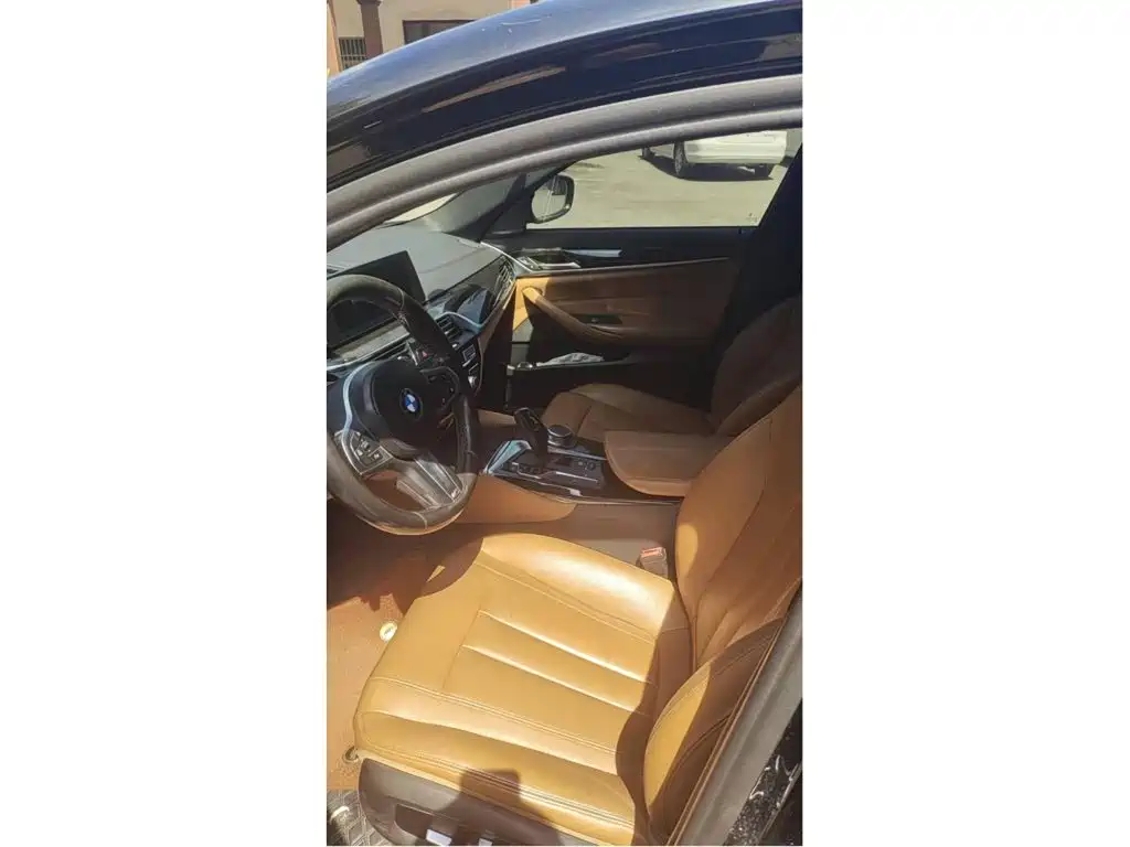 Photo 3 - BMW 5 Series
