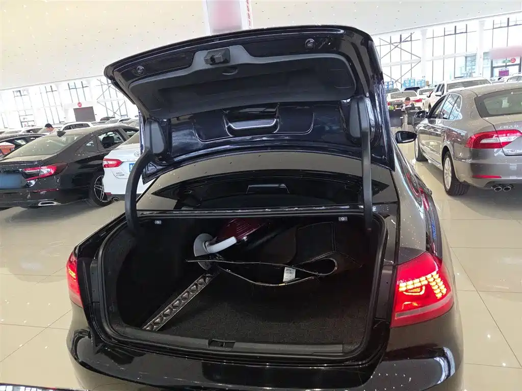 Volkswagen Passat 2015 1.8TSI DSG Prestige Edition фото 11