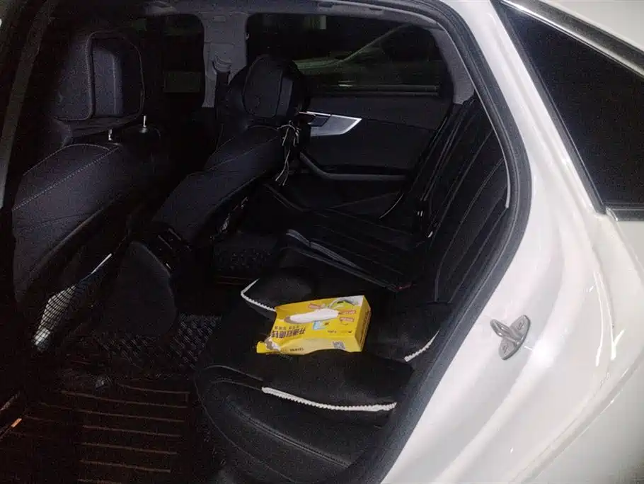 Audi A4L 2020 40 TFSI quattro Luxury Dynamic фото 11