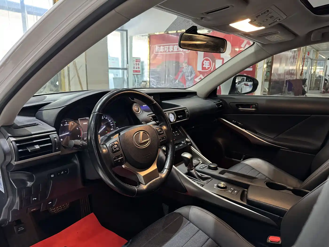 Lexus IS 2017 300 Leading Edition фото 13