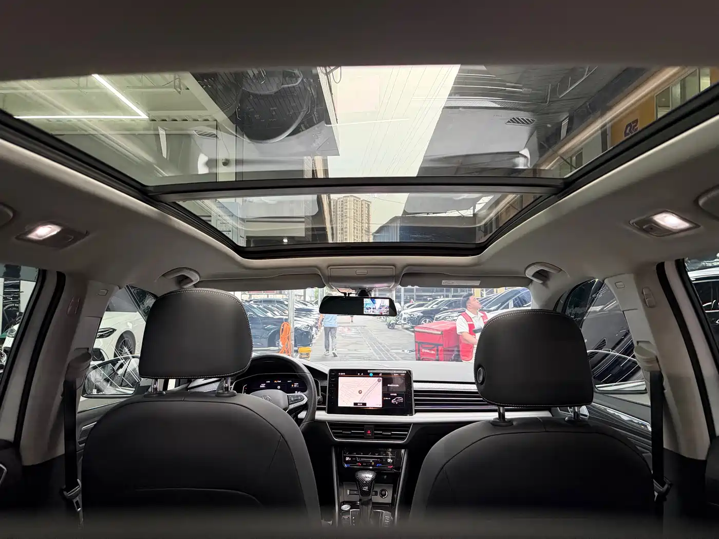 Volkswagen Tiguan L 2024 330TSI Automatic 2WD R-Line Premium Enjoyment Edition фото 17