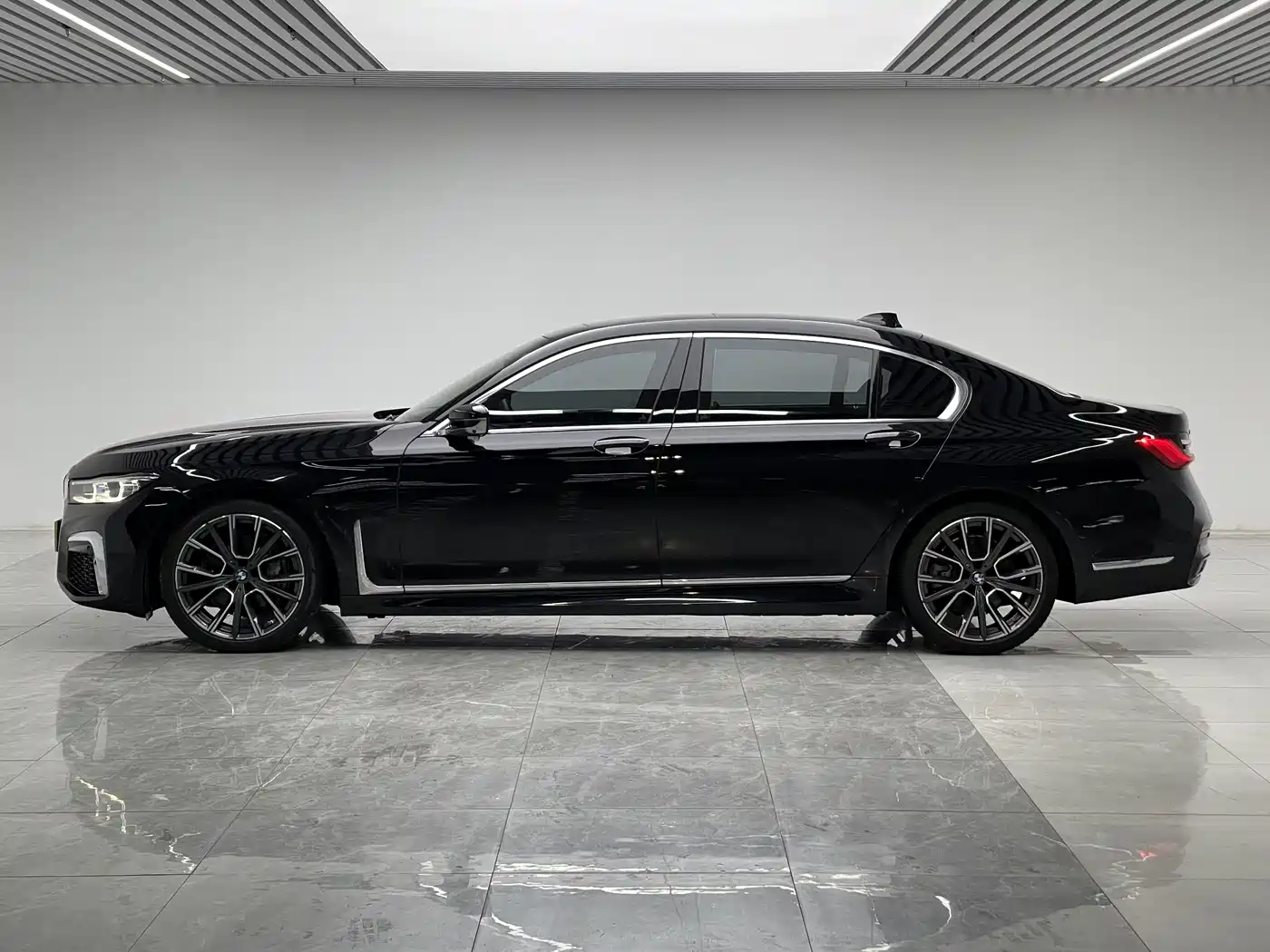 BMW 7 Series 2019 Facelift 740Li xDrive Executive M Sport Package фото 8