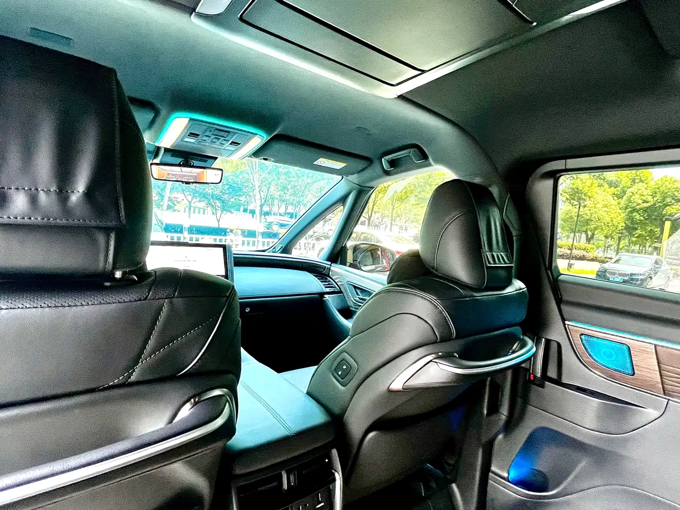 Toyota Vellfire 2024 Crown Hybrid 2.5L Premium Edition фото 11