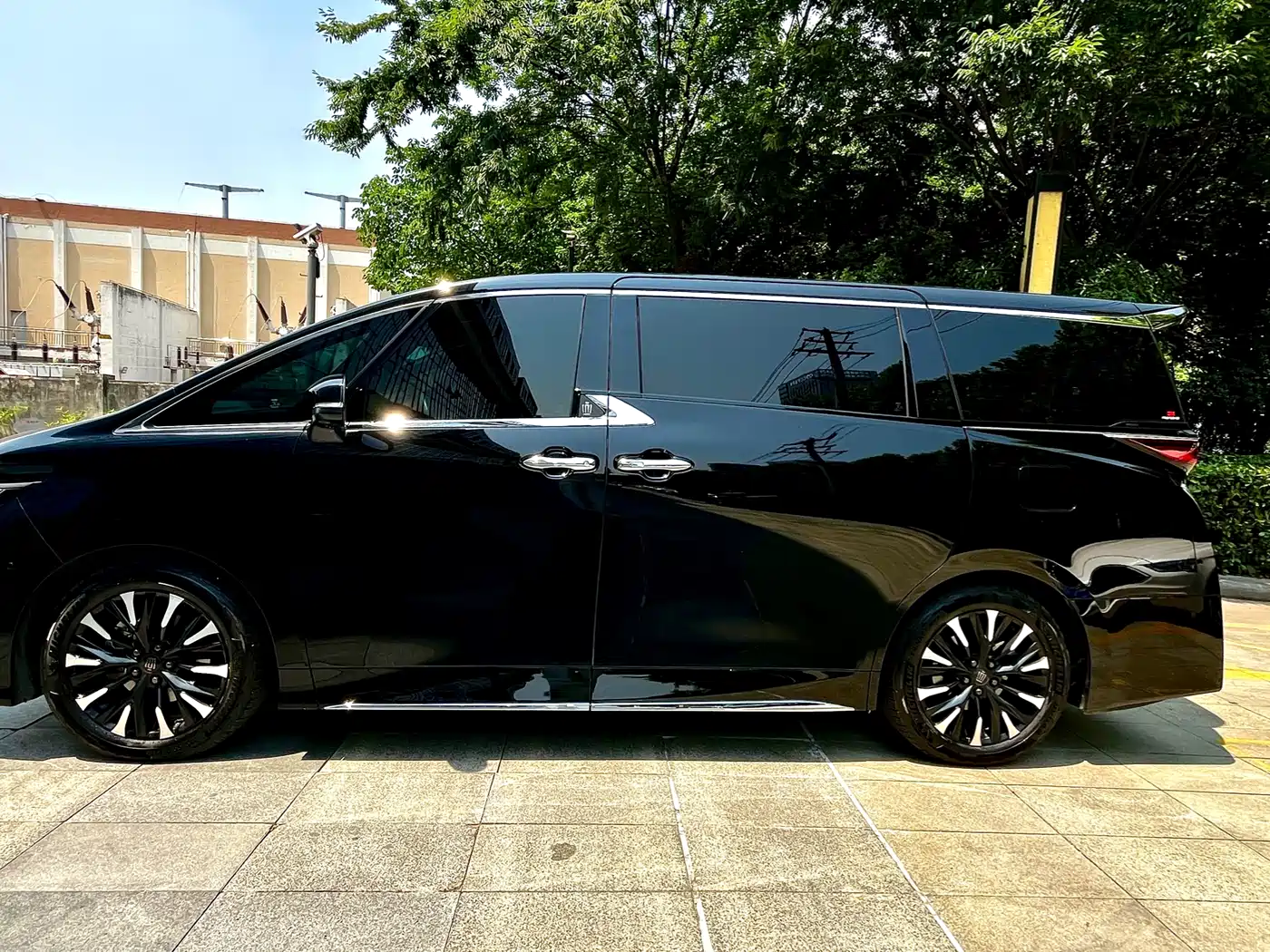 Toyota Vellfire 2024 Crown Hybrid 2.5L Premium Edition фото 6