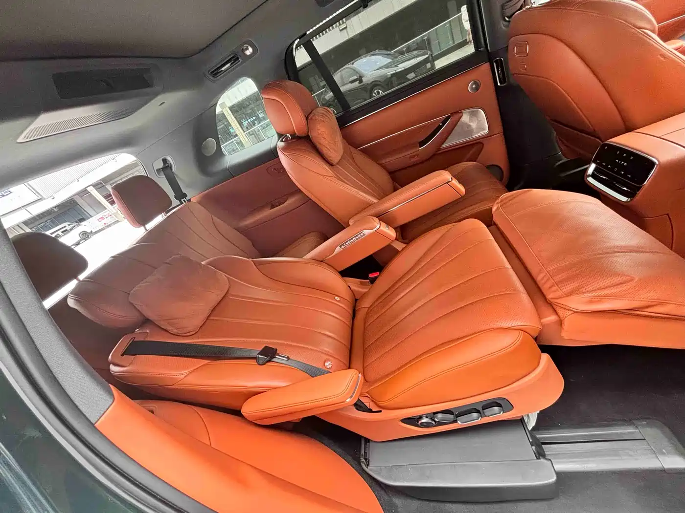 AITO Wenjie AITO M8 2025 Extended Range Ultra 53.4kWh 6-Seater фото 19