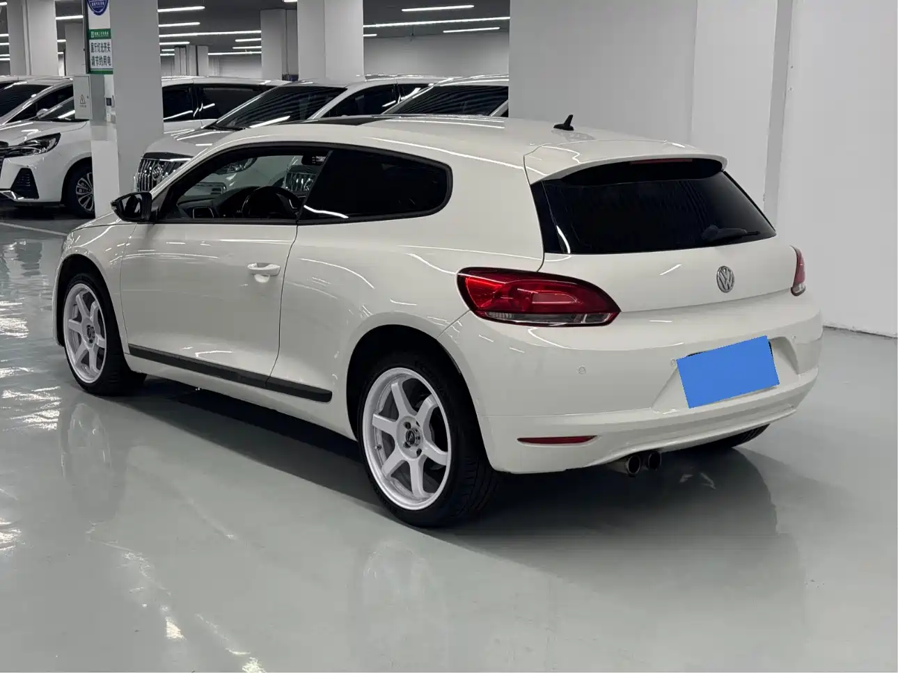 Volkswagen Scirocco 2011 2.0TSI Luxury фото 7