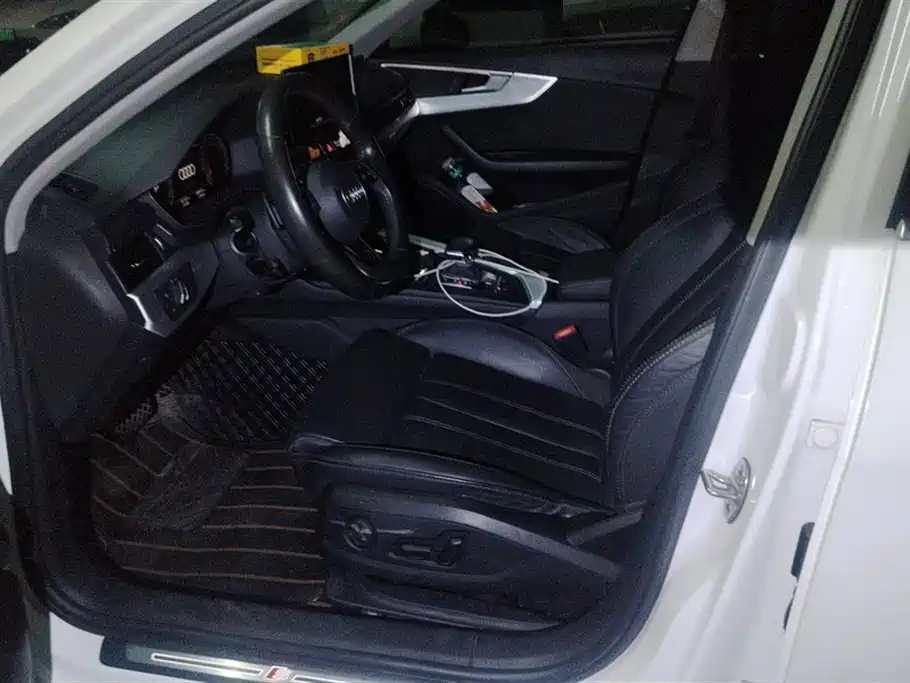 Audi A4L 2020 40 TFSI quattro Luxury Dynamic фото 9
