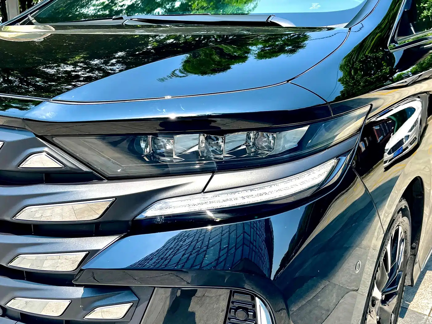Toyota Vellfire 2024 Crown Hybrid 2.5L Premium Edition фото 4