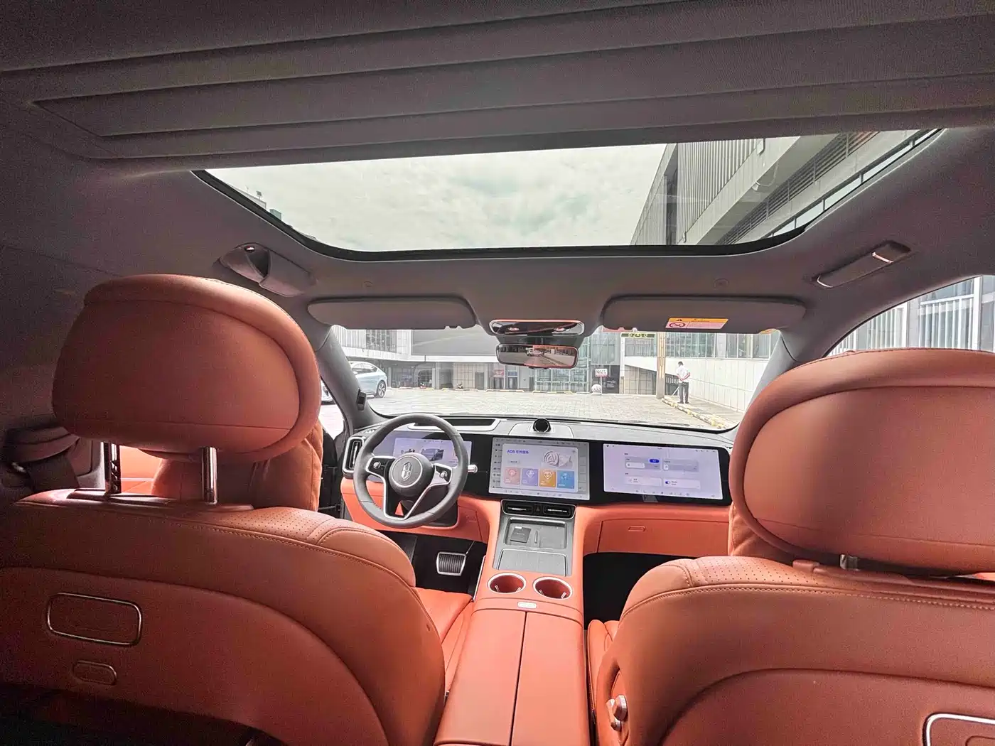 AITO Wenjie AITO M8 2025 Extended Range Ultra 53.4kWh 6-Seater фото 29