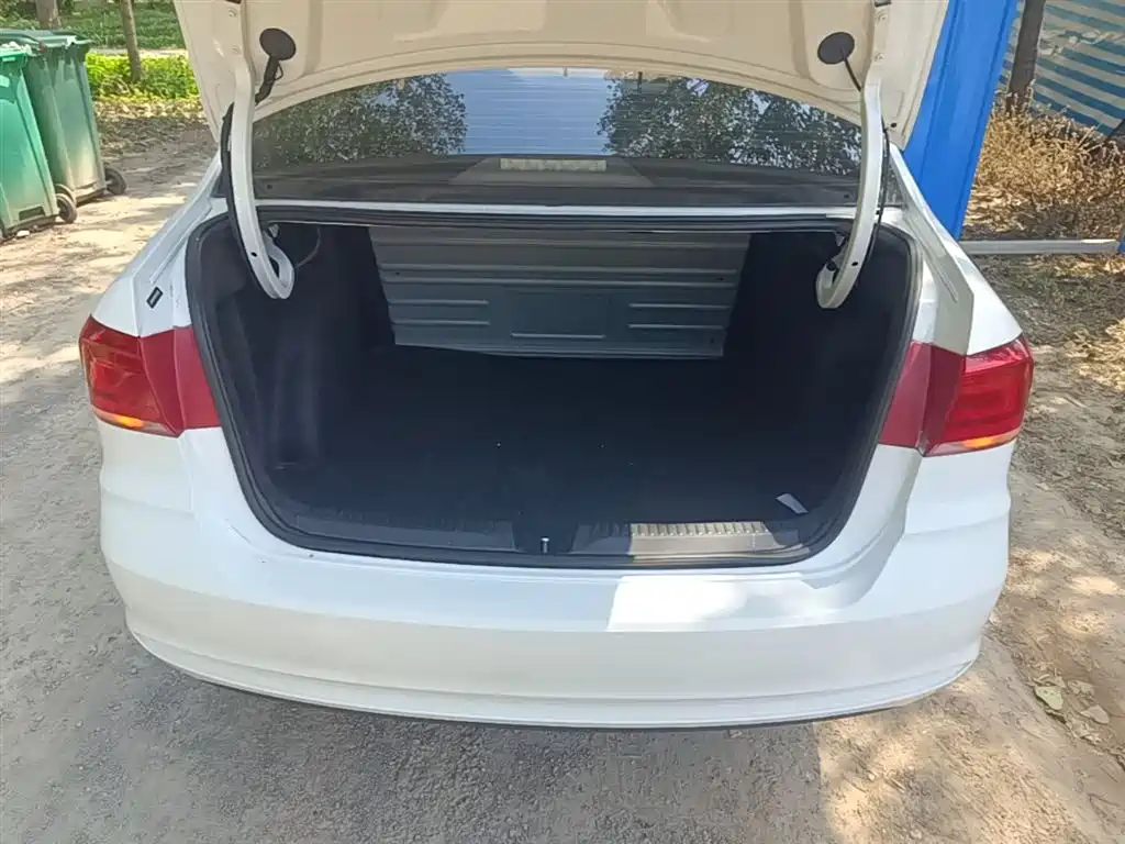 Volkswagen Santana 2016 1.6L Manual Trend Edition фото 19