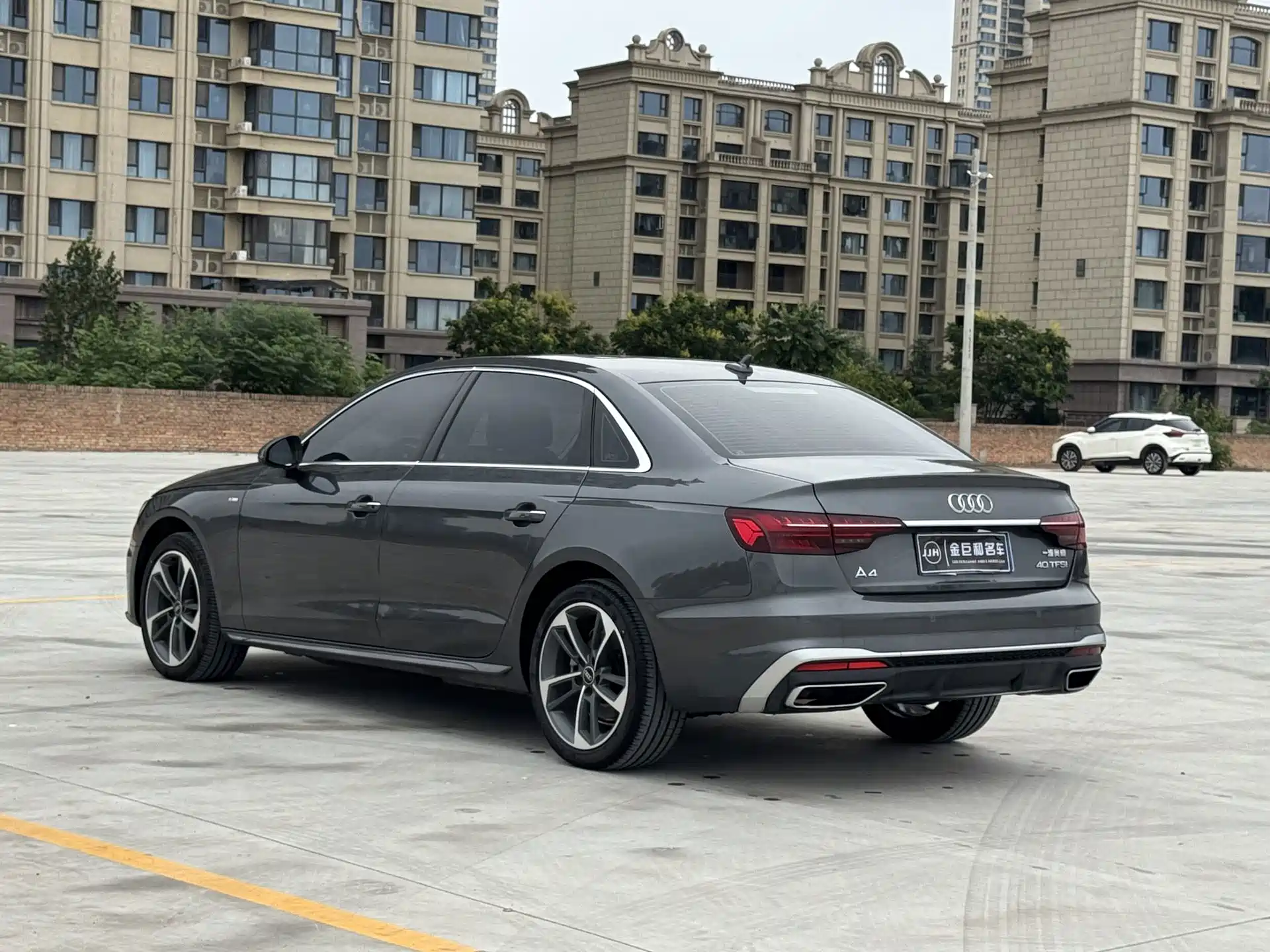 Фото 17 - Audi A4L