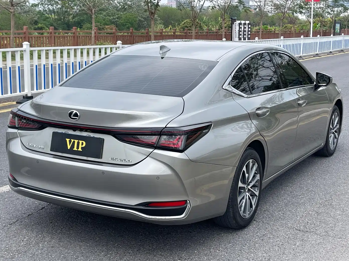 Lexus ES 2025 200 Ultimate Edition фото 6