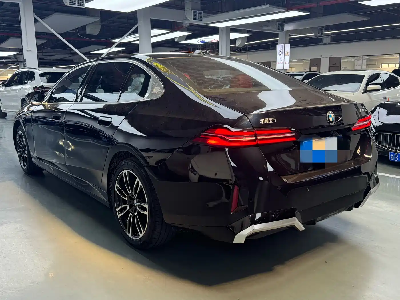 BMW 5 Series 2025 525Li Luxury Package фото 15